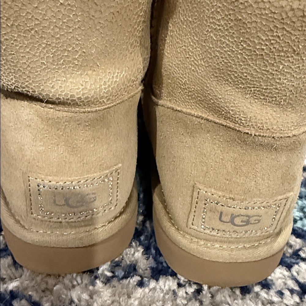 UGG Classic Beige Boots with Shearling - Picture 3 of 4